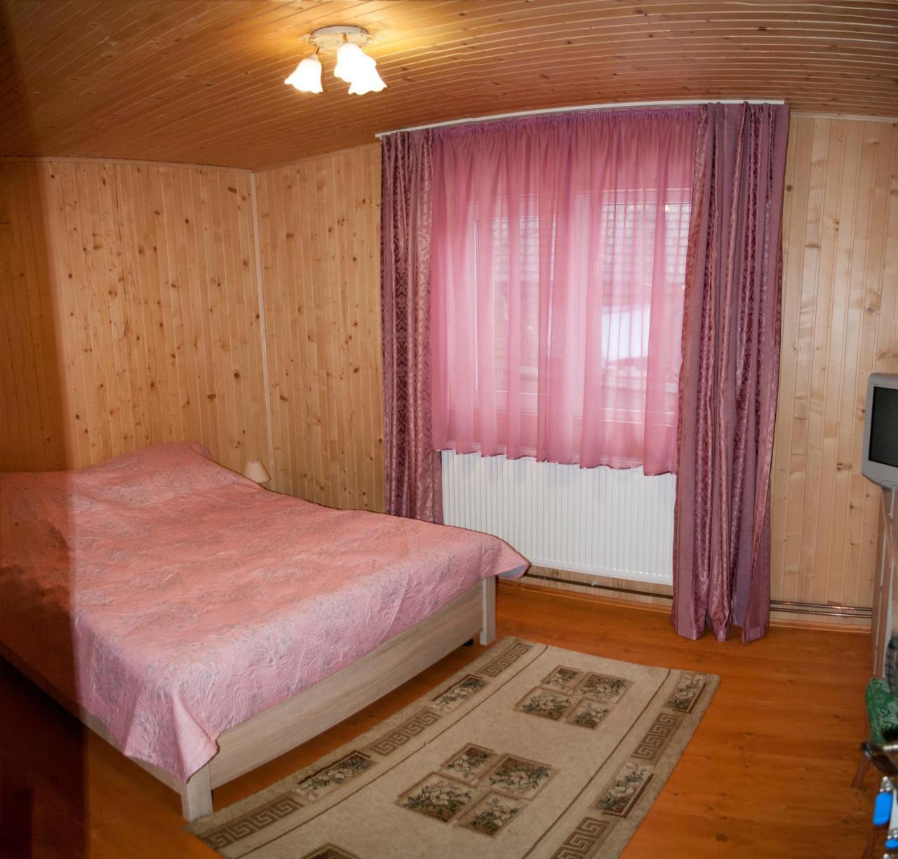 У Гриніва Polyanitsa Popovichevskaya Esterno foto